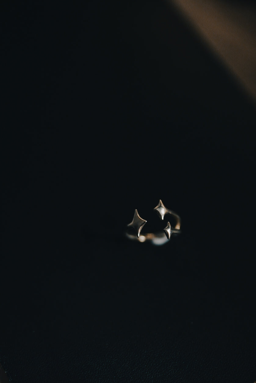 Triple star ring