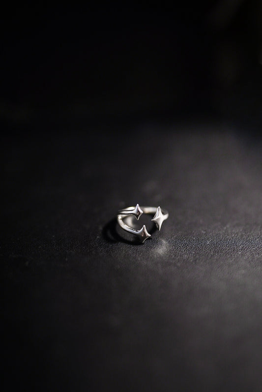 Triple star ring