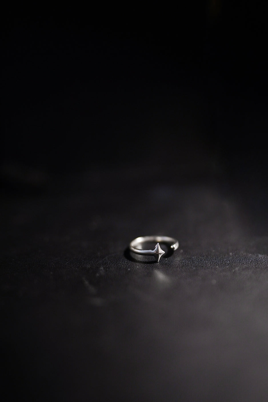 Mono star ring