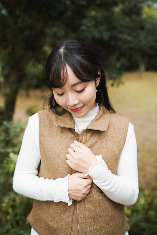 Lara vest ( khaki with deep brown)
