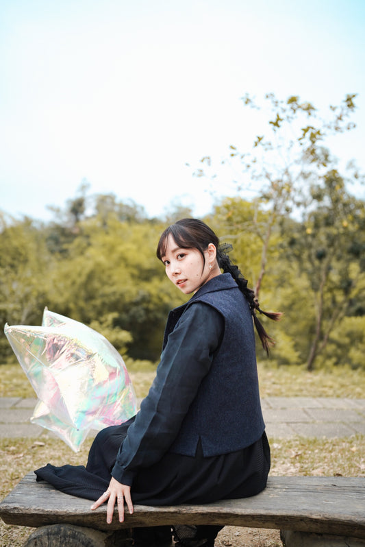 Lara vest ( grayish-brown with navy)